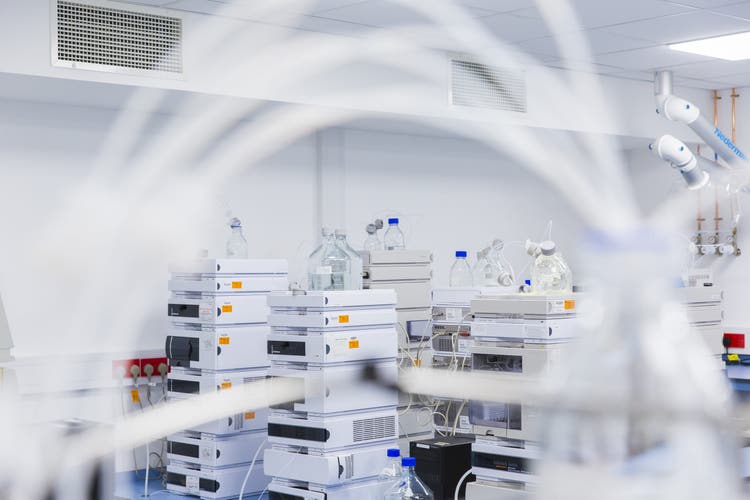 Analytical method development for synthetic peptide purity and impurities content by UHPLC – illustrated case study