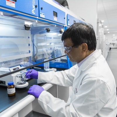 Accurate determination of resin substitution in solid phase peptide synthesis